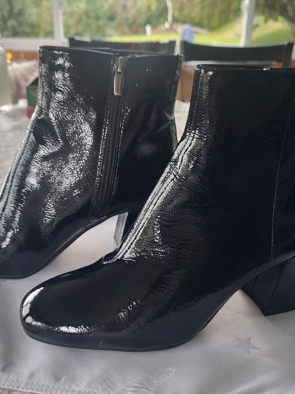 Vince Camuto Sz 10 Black Patent Ankle Boots - Women's Stylish Zip Boot
